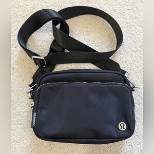 Lululemon Everywhere Crossbody Bag 2L